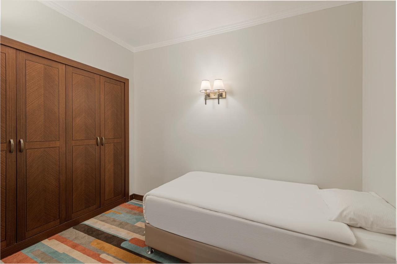 เมกาซาไร เวสต์บีช อันตัลยา Hotel ภายนอก รูปภาพ A bedroom