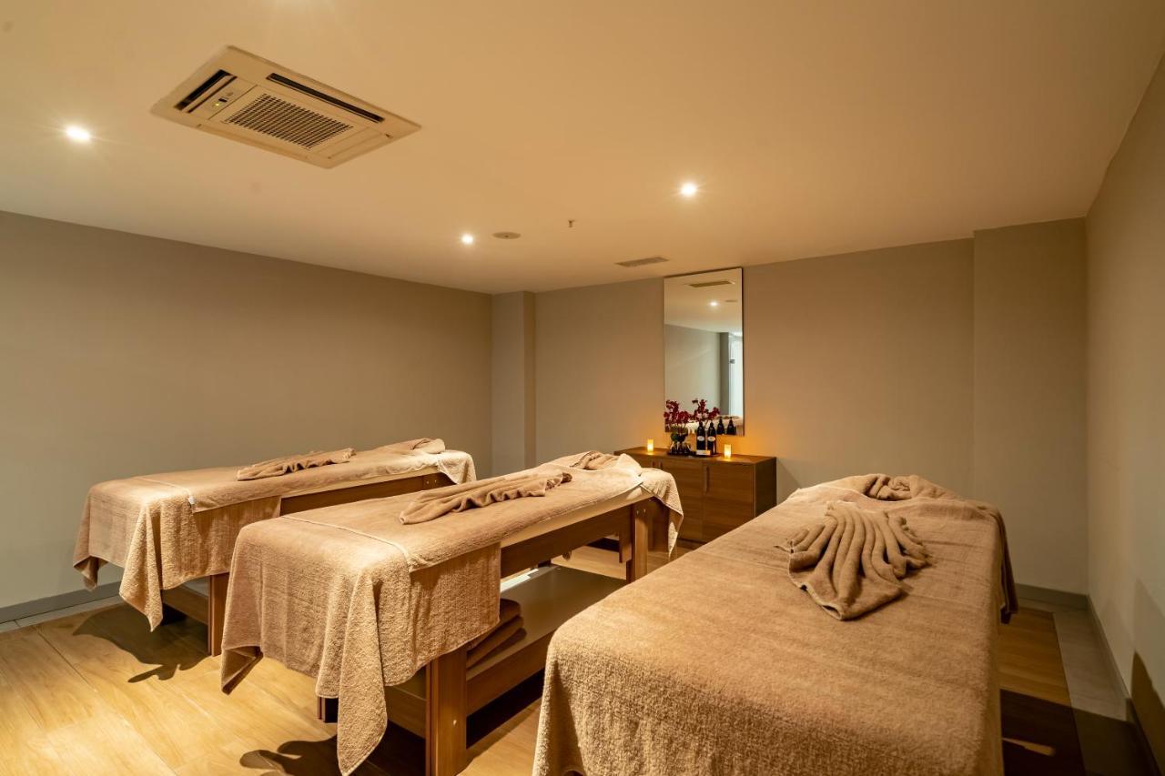 เมกาซาไร เวสต์บีช อันตัลยา Hotel ภายนอก รูปภาพ Massage beds