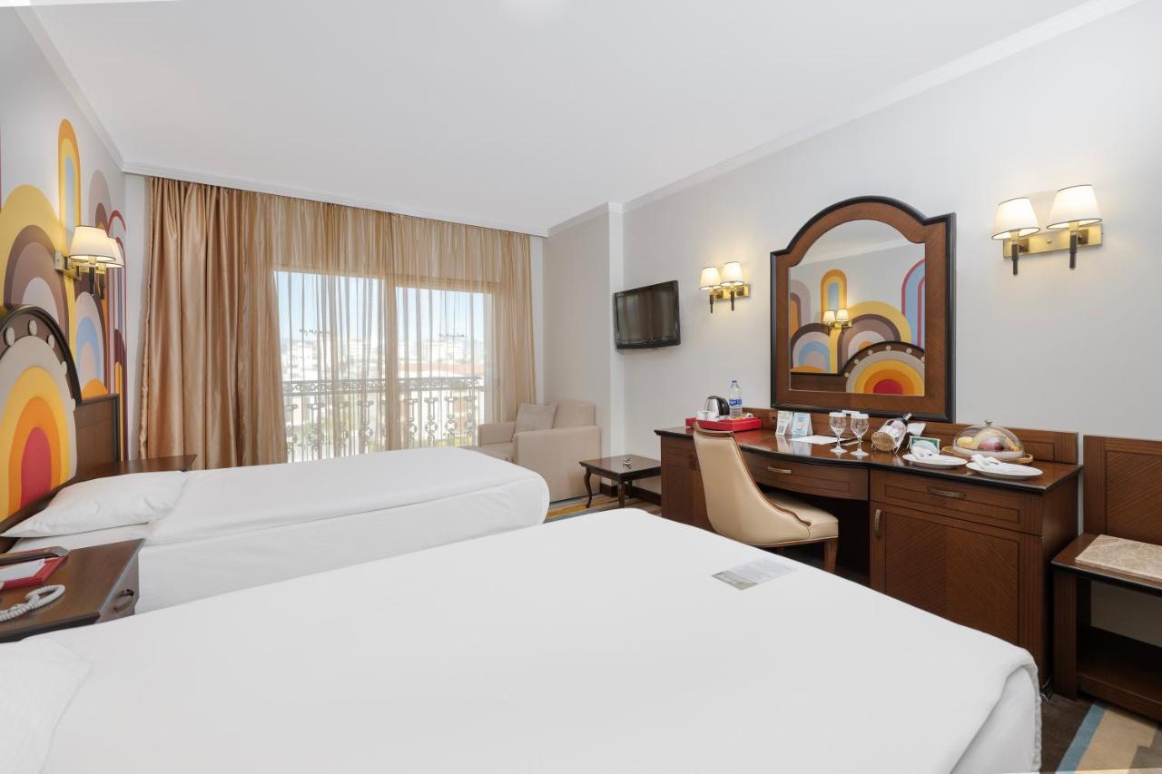 เมกาซาไร เวสต์บีช อันตัลยา Hotel ภายนอก รูปภาพ A room at the hotel